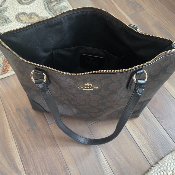 Coach Signature Tote in classic Black & Brown - Picture 3 of 6